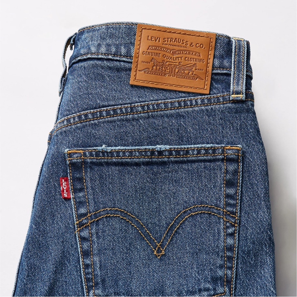 Levi’s Ribcage Straight - Picture 2 of 5